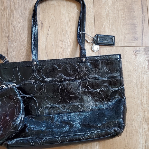 SET of 2 Coach New F19198 Leather Logo Stitched Purse Bag 14x10x4 Wristlet 7.5x5 - Picture 3 of 11